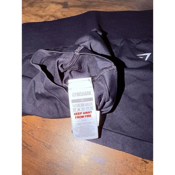 NEW - GYMSHARK - Sculpt Seamless Short - MEDIUM - Black - Picture 3 of 6